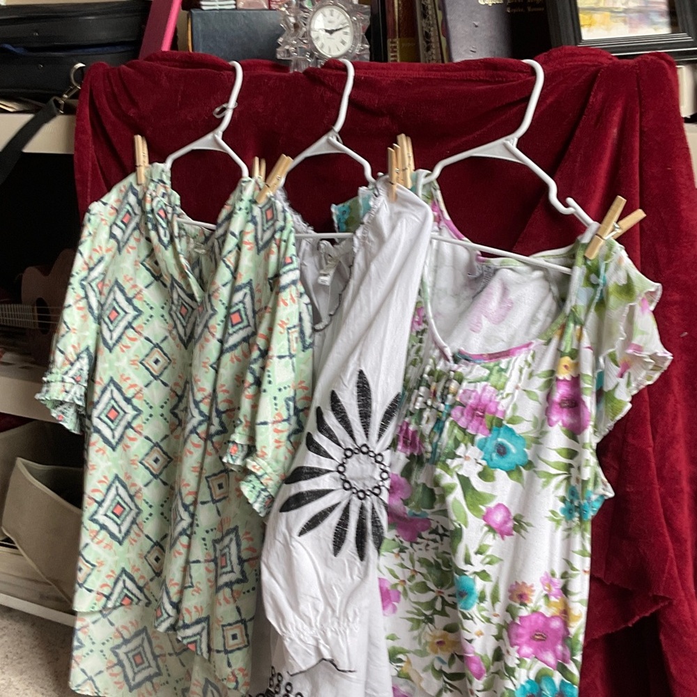 Women's Short Sleeve Floral & Patterned Tees - White, Mint, Multi